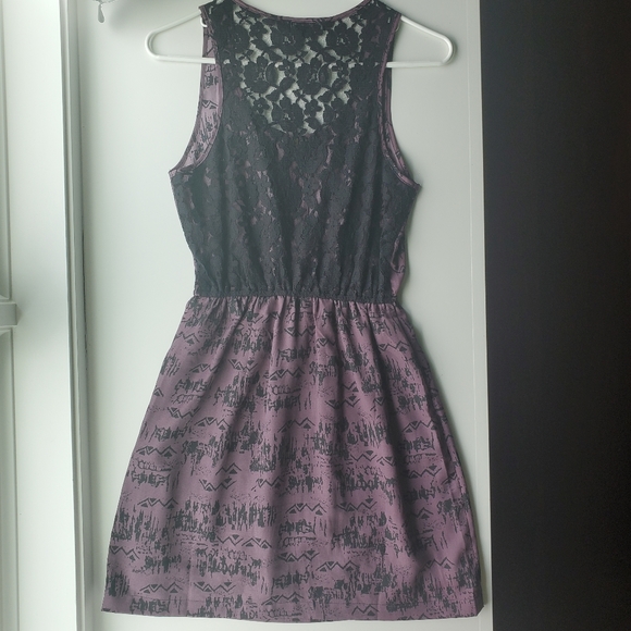 zip front black lace back floral dress - Picture 2 of 4